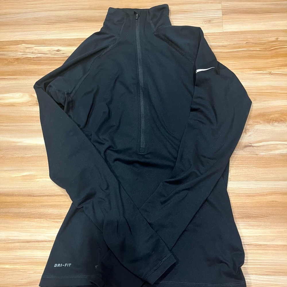 Women’s zip up nike Dri-Fit breathable sports jacket 🖤